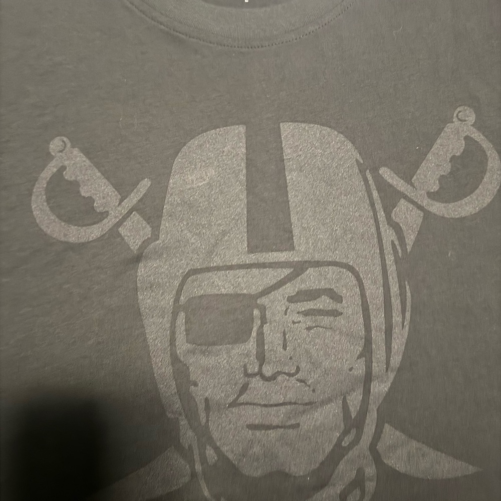 Las Vegas Raiders Pirate Tee - Picture 5 of 10